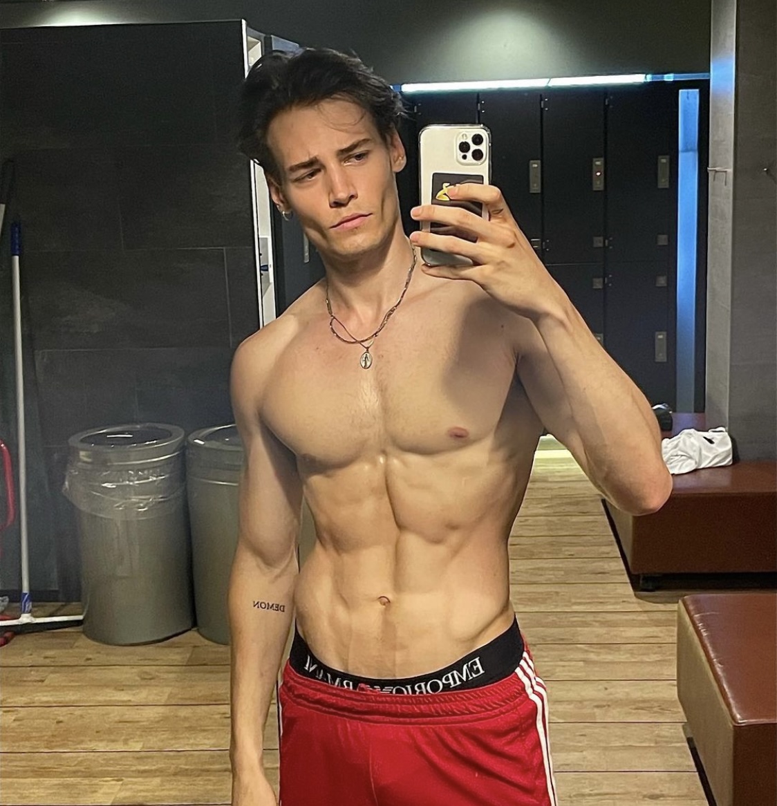 8F7E3C3F 49FB 4DD5 8FDC 53945119D8F8