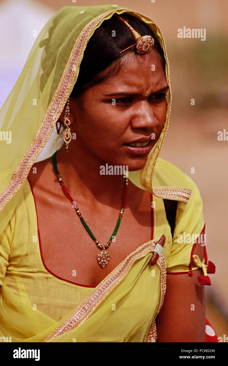 Rajasthani woman in traditional outfit pushkar ajmer rajasthan india FCW02W