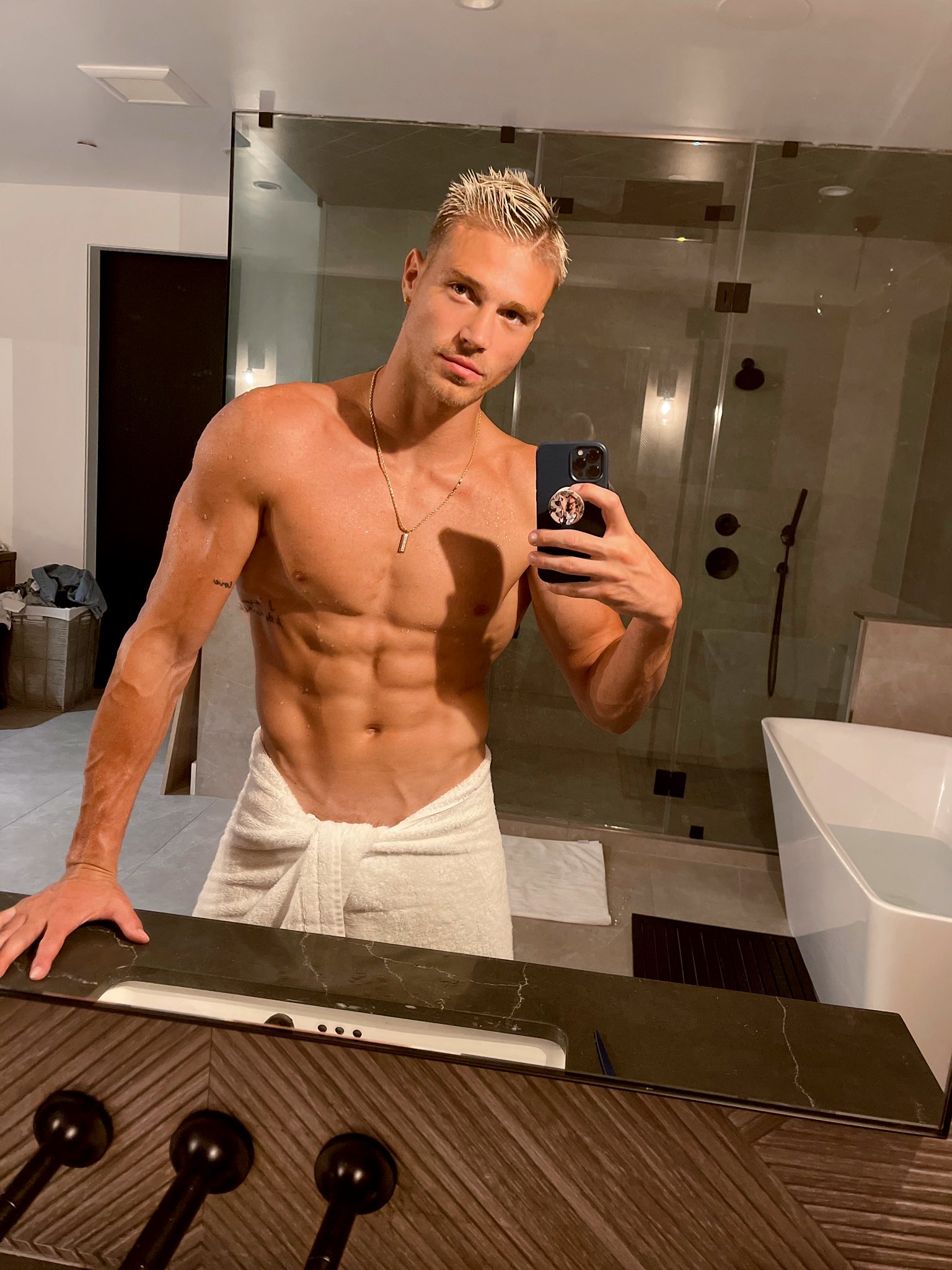 07580A24 697D 46FD A68D EB93E09F7F7D