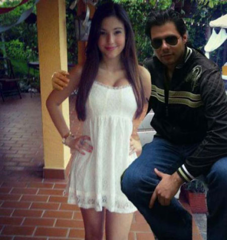 Photoshop girlfriend squatting