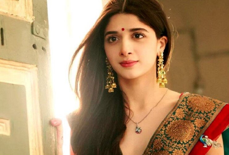 Mawra-Hocane_5f70560193fb21607335379-0.jpeg