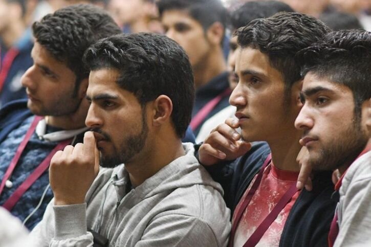 kashmir_student_1550992884_725x725.jpg