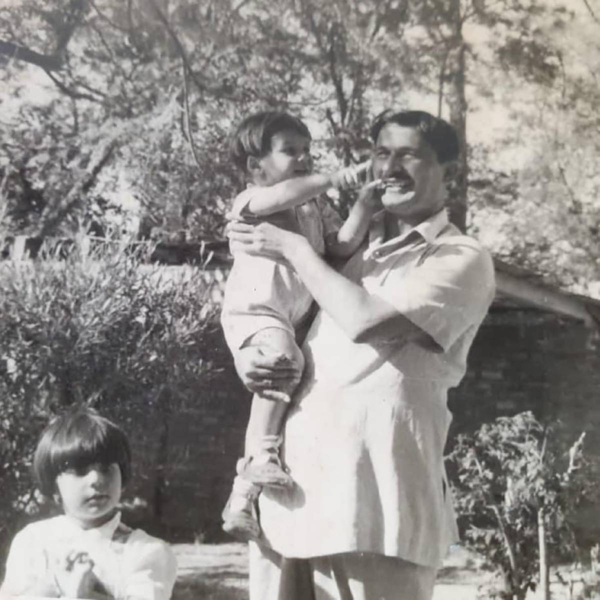 Pm imran khan shares rare throwback picture with father 1617186490 7742