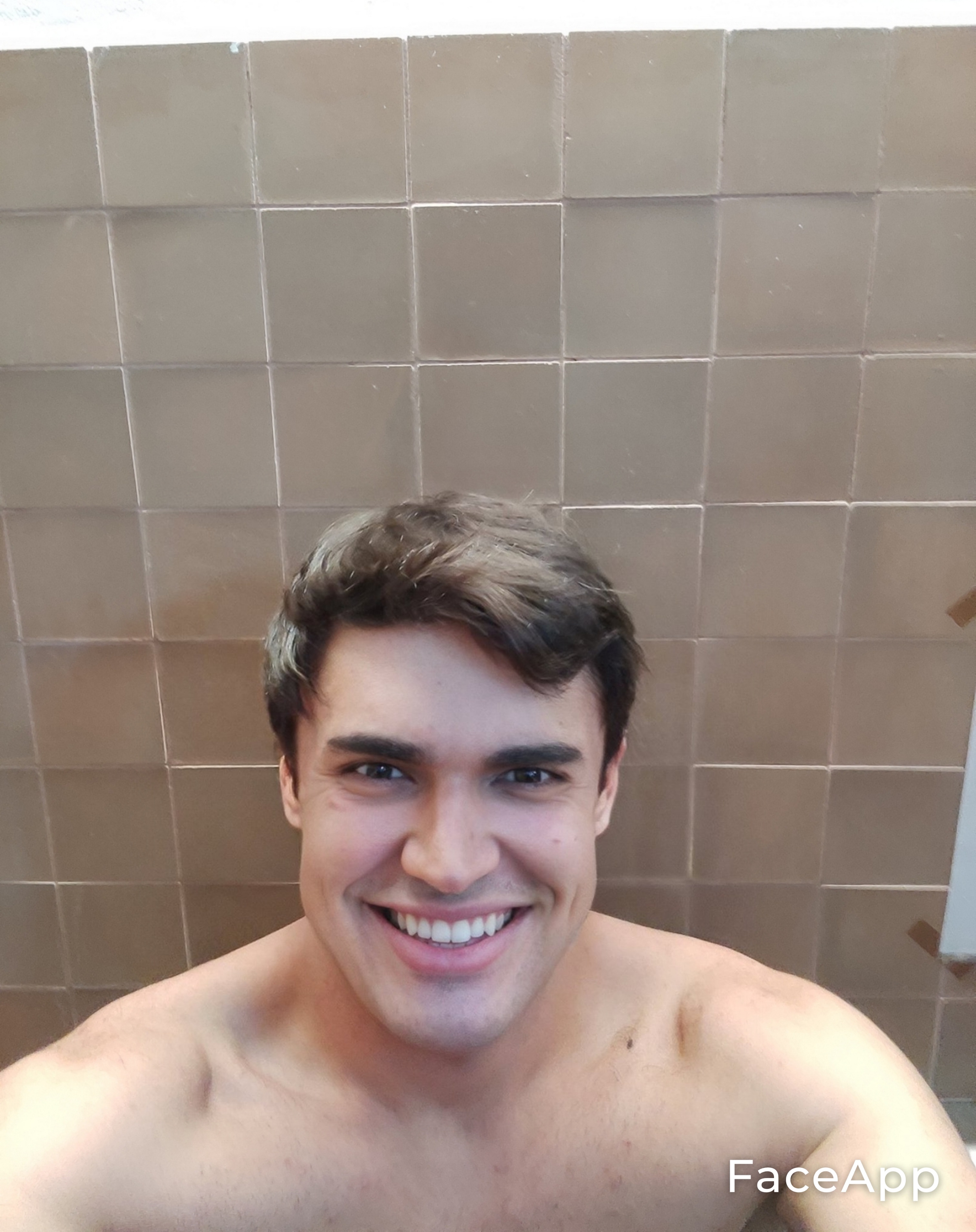 FaceApp 1649376785573