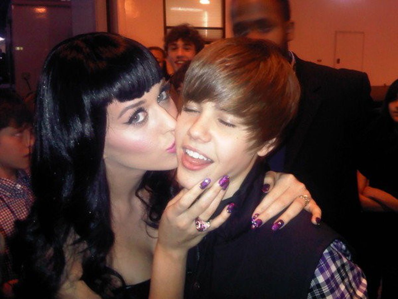 Katy perry kisses justin bieberjpg 0a2b3363c5de1cc0