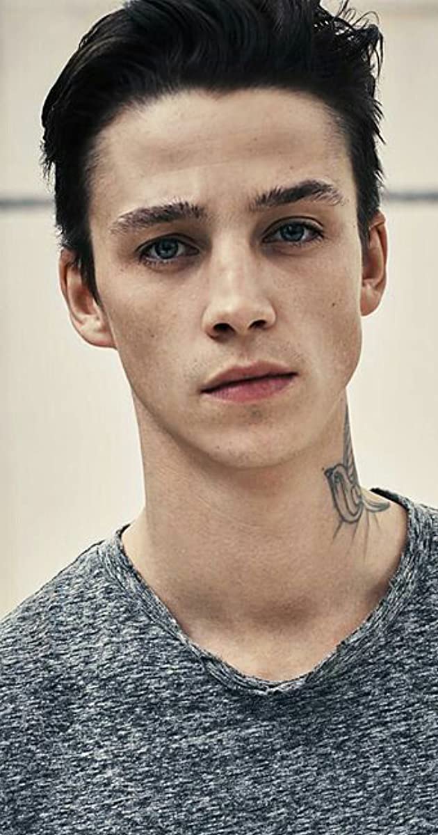 MV5BZTcxOTI0NjgtNDM0Yi00ZDRhLTk2NTQtZWFjZjFiZjE2MWQyXkEyXkFqcGdeQXVyMTExMTc3NzU5 V1 UY1200 CR