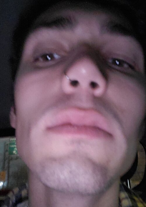 Screenshot_20220329-223833_Snapchat.jpg