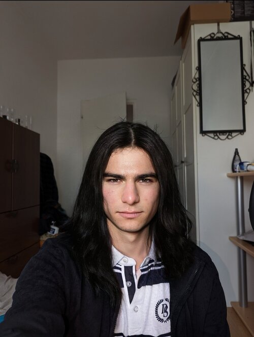 FaceApp_1649569591304.jpg