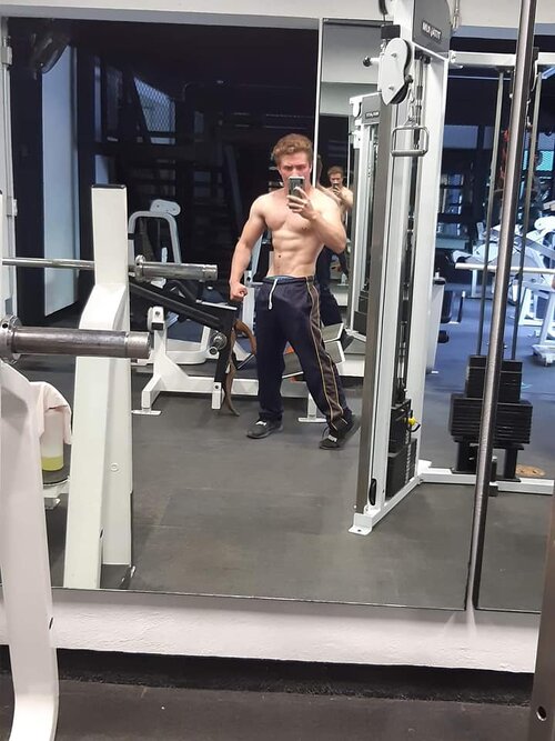 shirtlessatgym.jpeg