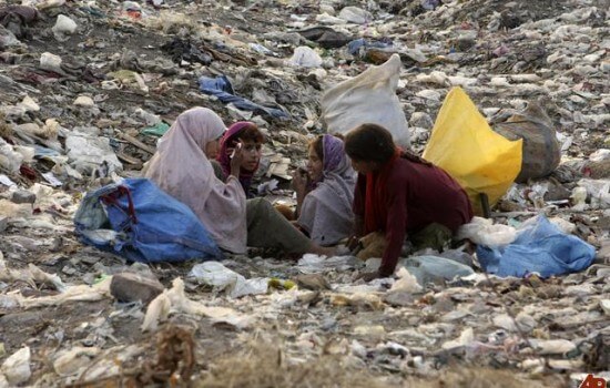 Poverty in Pakistan 550x350