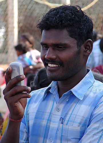 Cf65d indian man texting m