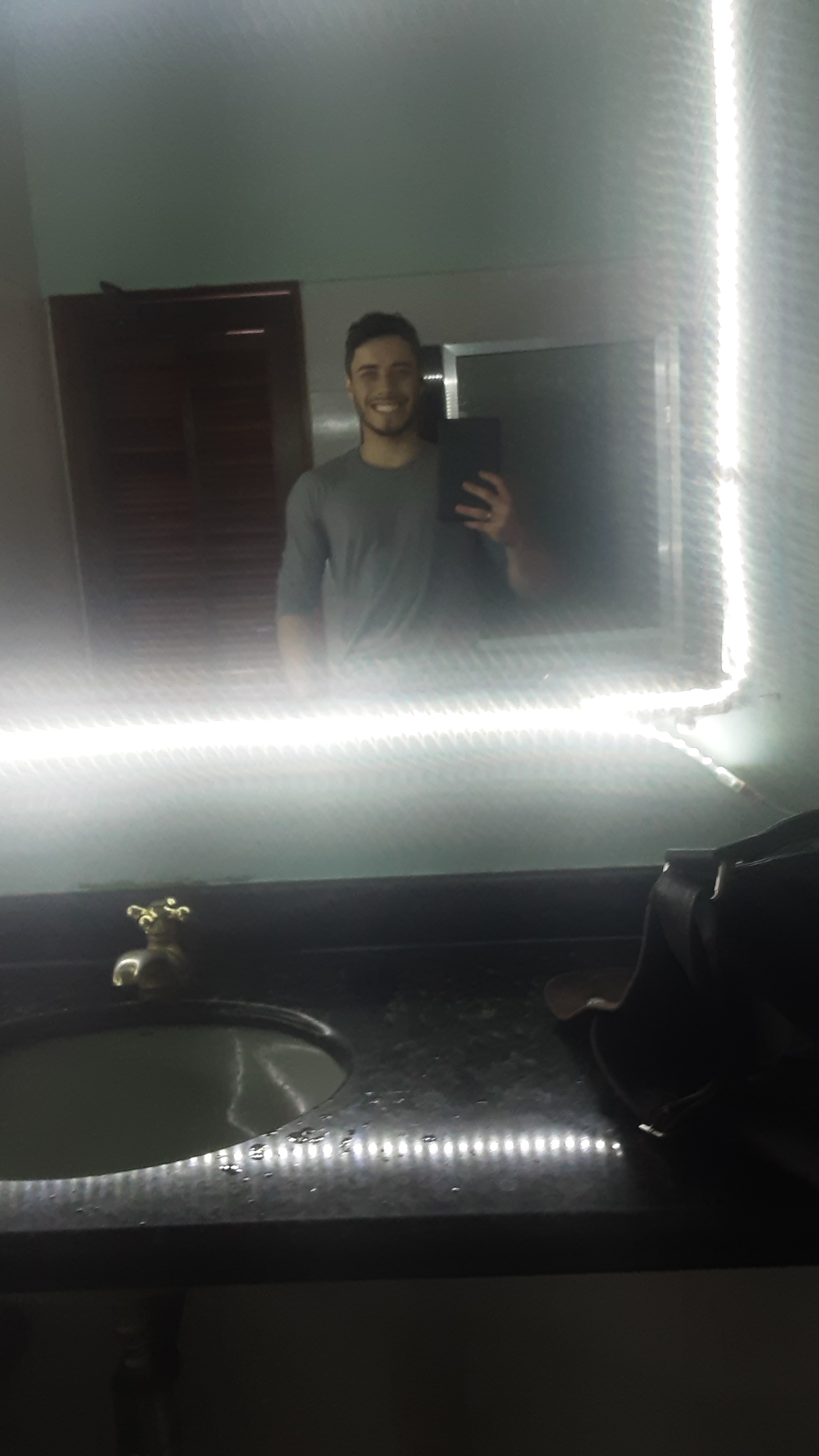 FaceApp 1652877024323