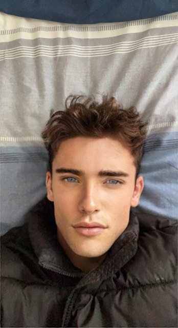 FaceApp 1653048572496