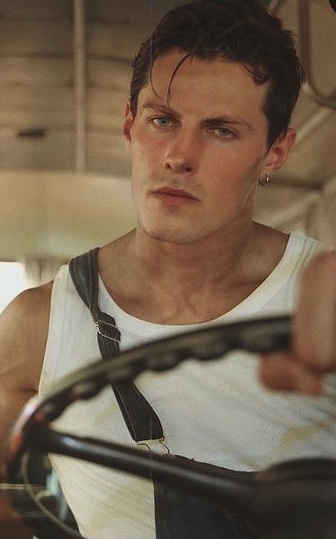 21480196 F6AE 4591 8632 6BCDEA1518AD