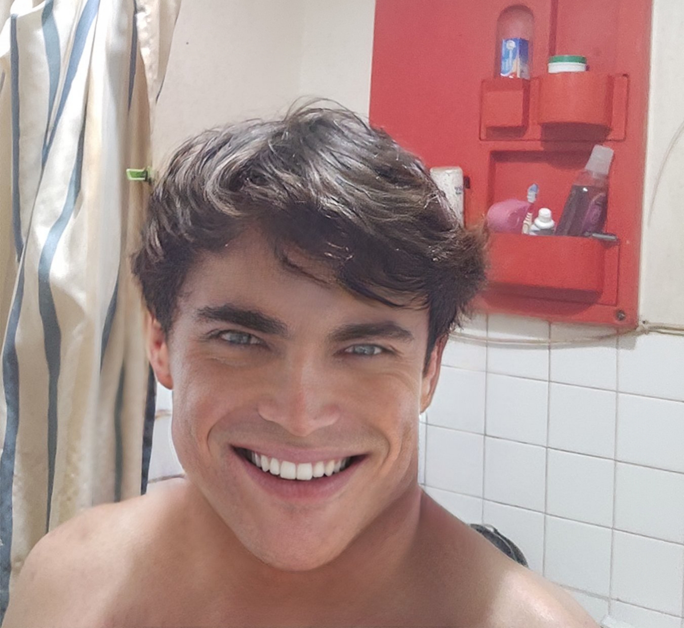 FaceApp 1653126383372