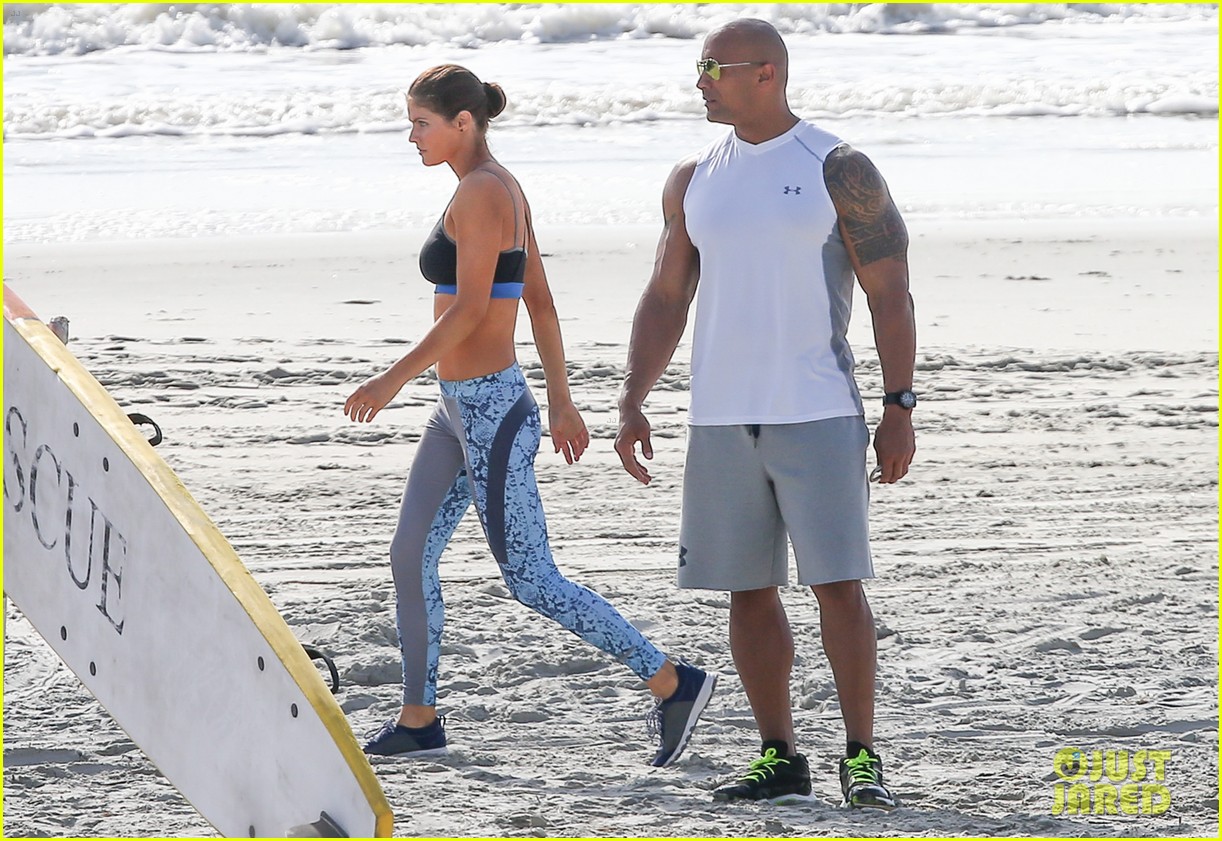 Zac efron alexandra daddario baywatch beach set 38