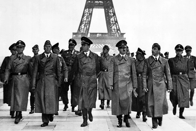 Adolf hitler eiffel tower paris 23 june 1940