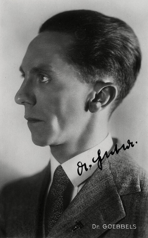 Porträt_Joseph_Goebbels.jpeg