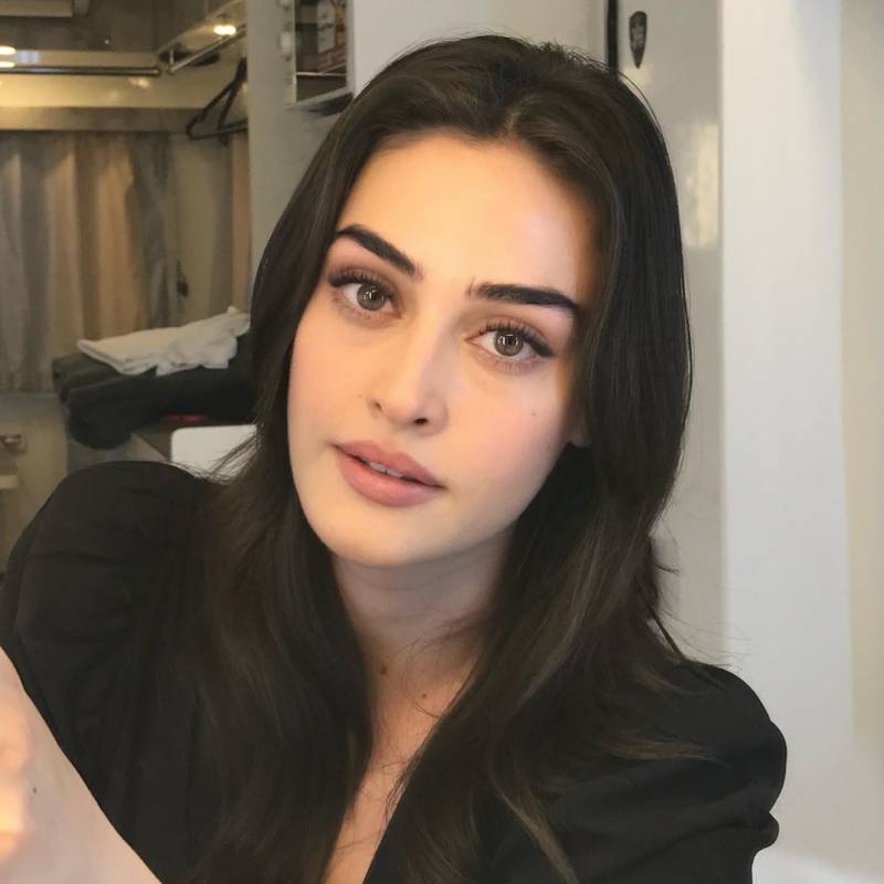 Heartthrob star esra bilgic flaunts radiant smile 1650566439 1986