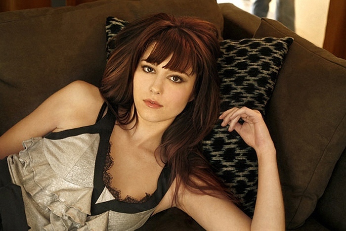 Mary Elizabeth Winstead Ocean Drive Photoshoot 2006 mary elizabeth winstead 9439236 700 467