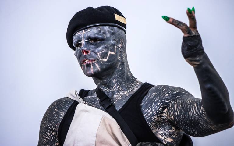 03 INT BLACK ALIEN PROJECT ANTHONY LOFFREDO roberto hernandez 21