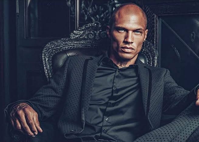 D7F61057 43A3 438B B53C 41A26F0CFE7B