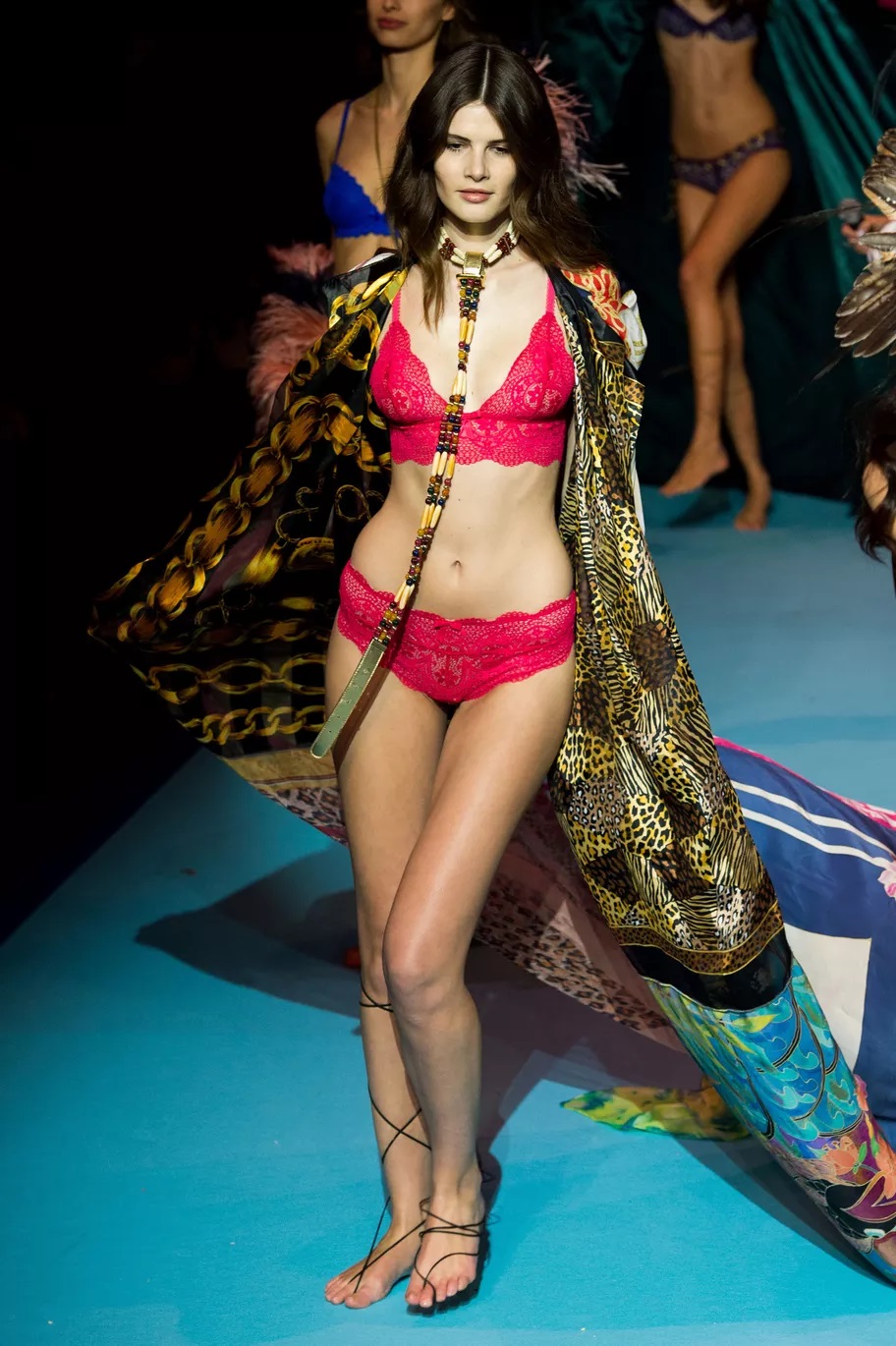 Defile etam lingerie automne hiver 2015 2016 paris look 59