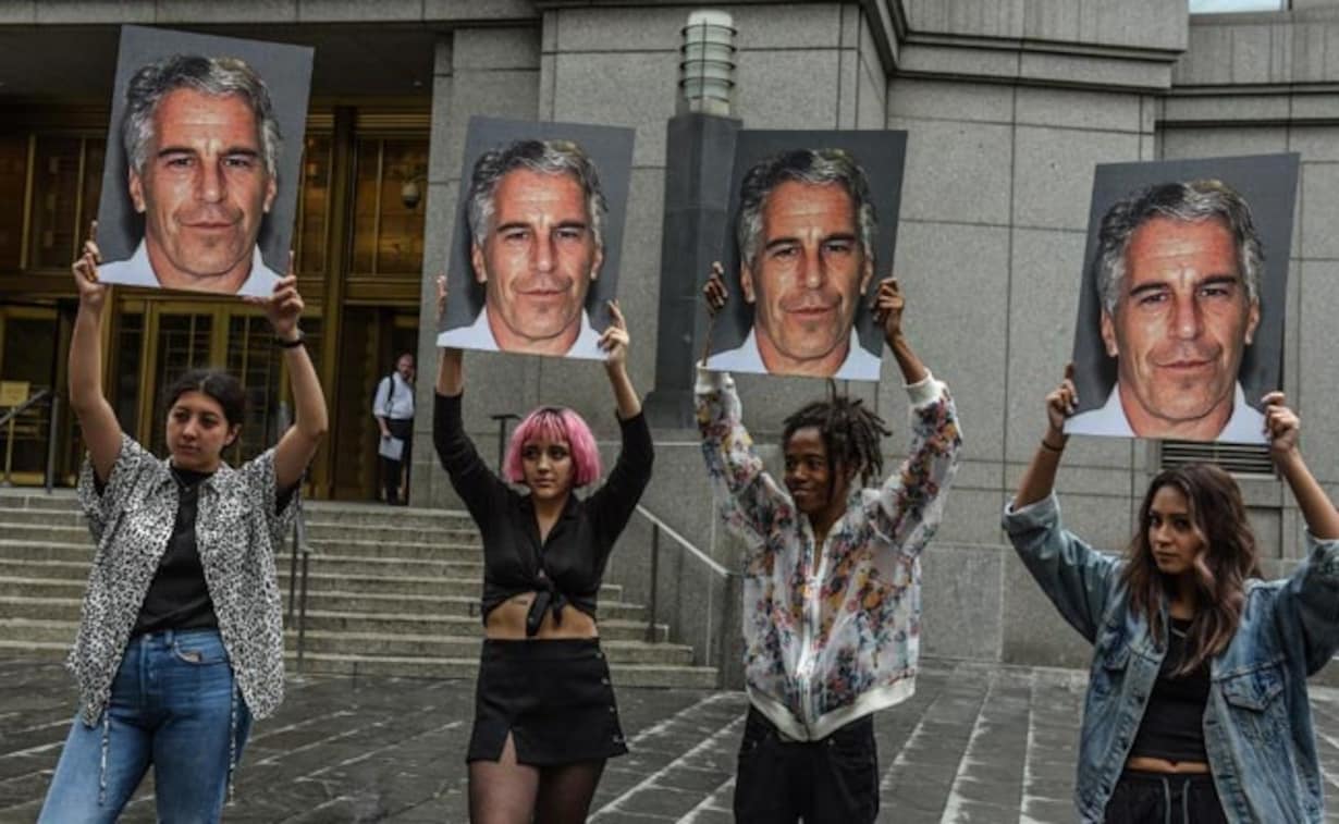 M6ipkod protest against jeffrey epsteinsex trafficking accusedus  625x300 11 August 19