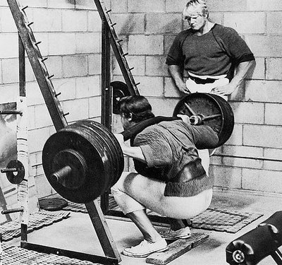Arnold squatting 2