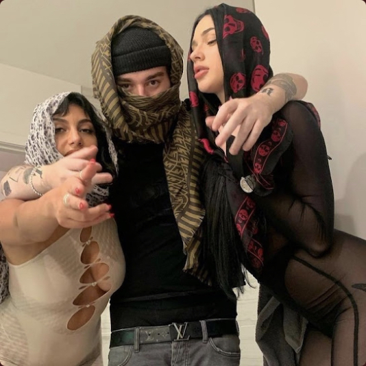 43DE5D6A B488 4E19 9D83 FECA0EEA7773