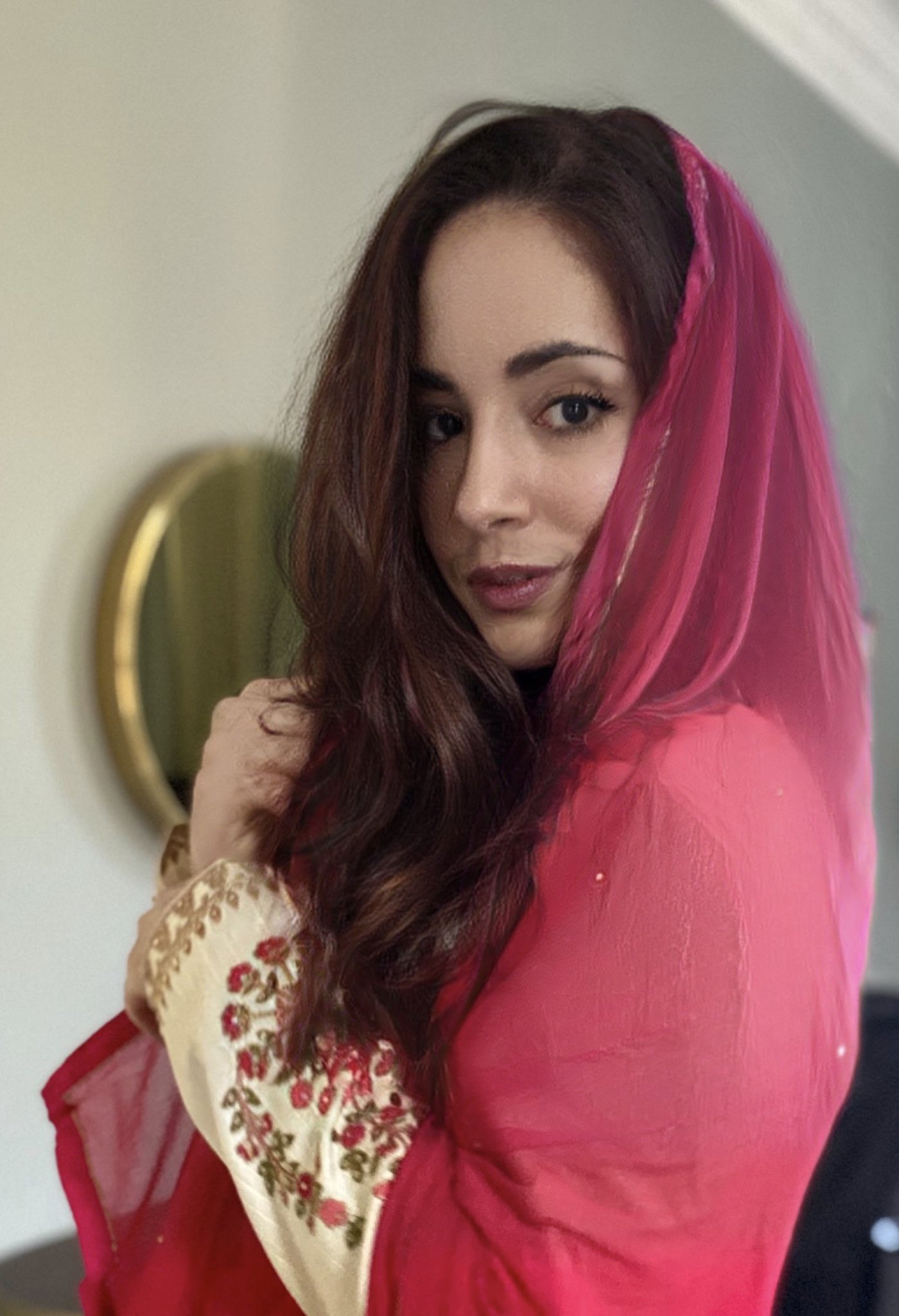 EiSwWeJXsAArKZQ large