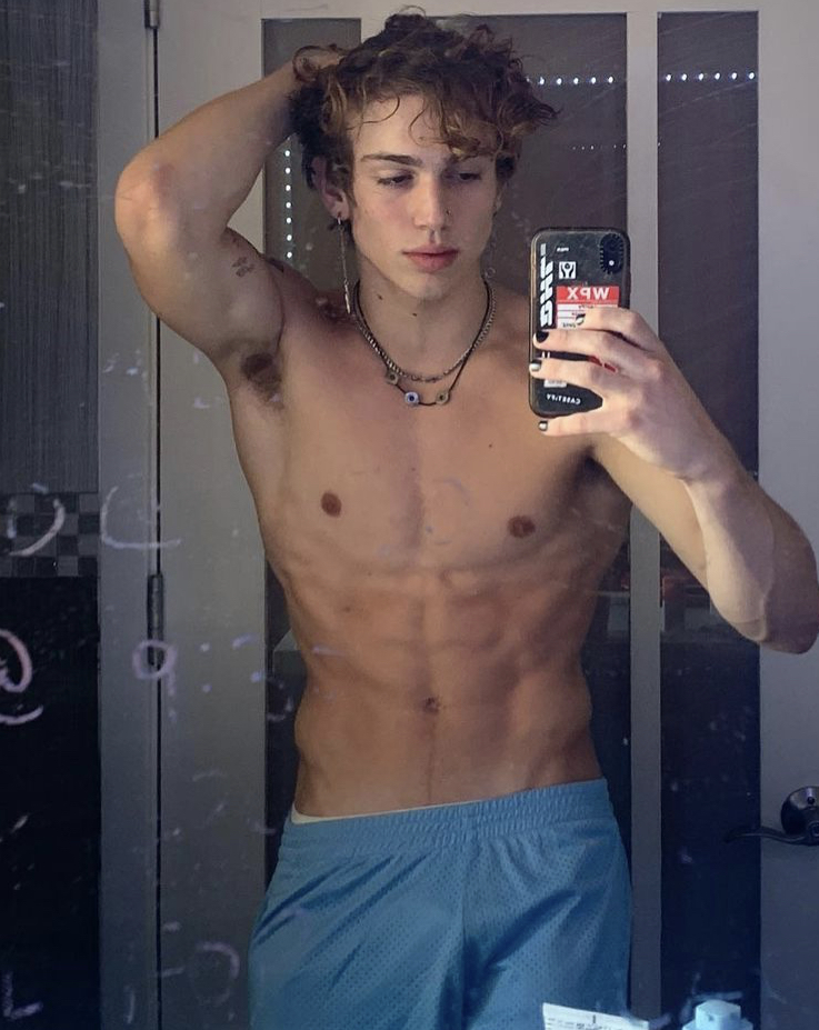 D127EAE4 FFF7 4B3D 827D 64903B85CEC6