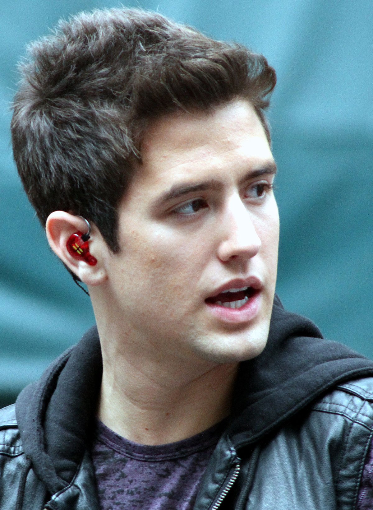 1200px Logan Henderson BTR Paparazzo