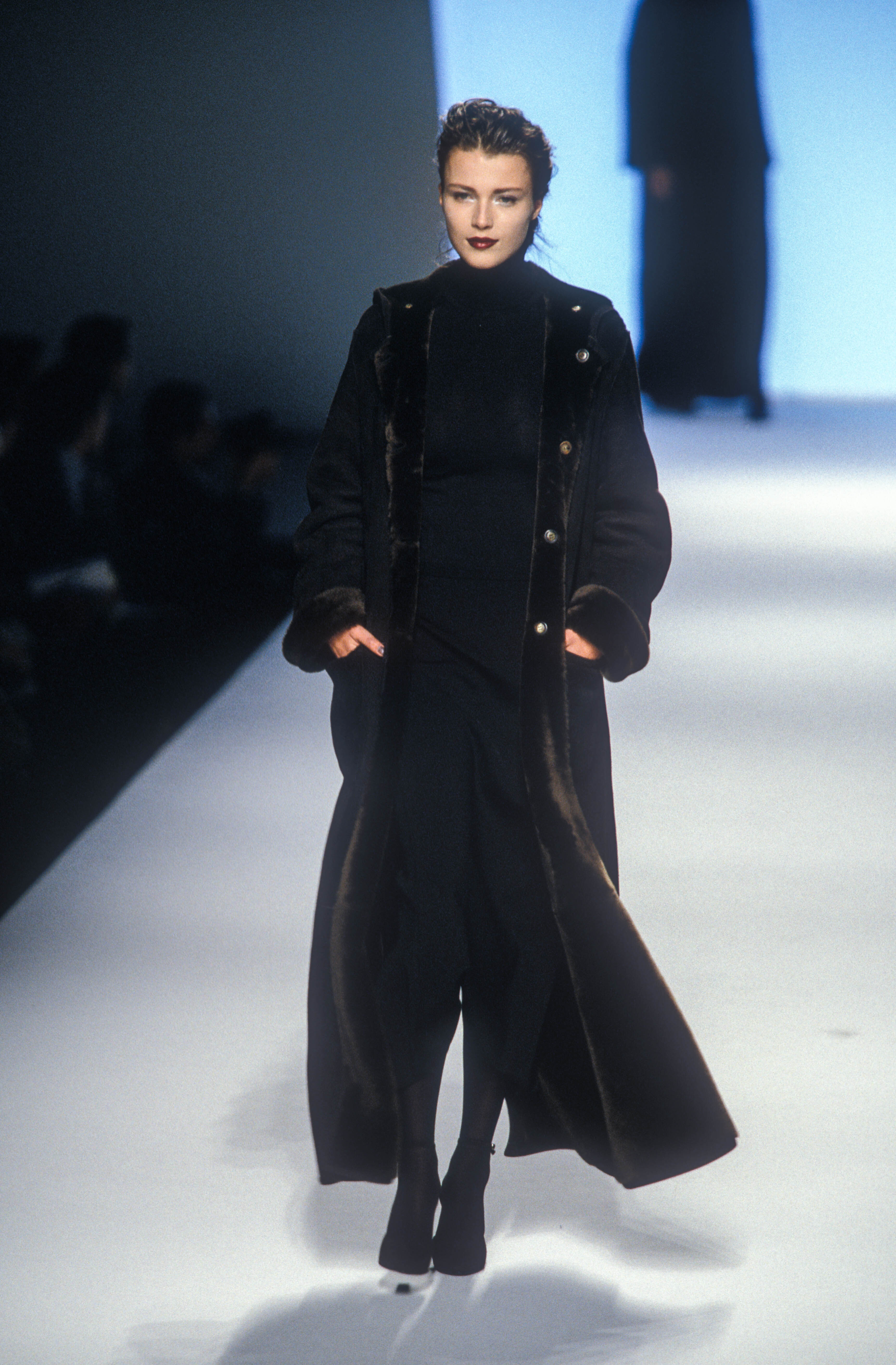 1760751575 SalvatoreFerragamo1998WomenRTW43c1dc0a193b11c33d5200bb5775c74877