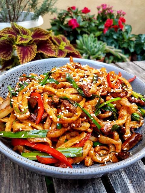 Handmade dry fried noodles