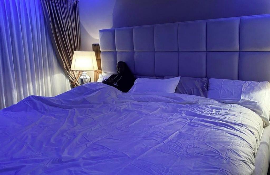 Foto de romelu lukaku en la cama de su casa  romelulukaku