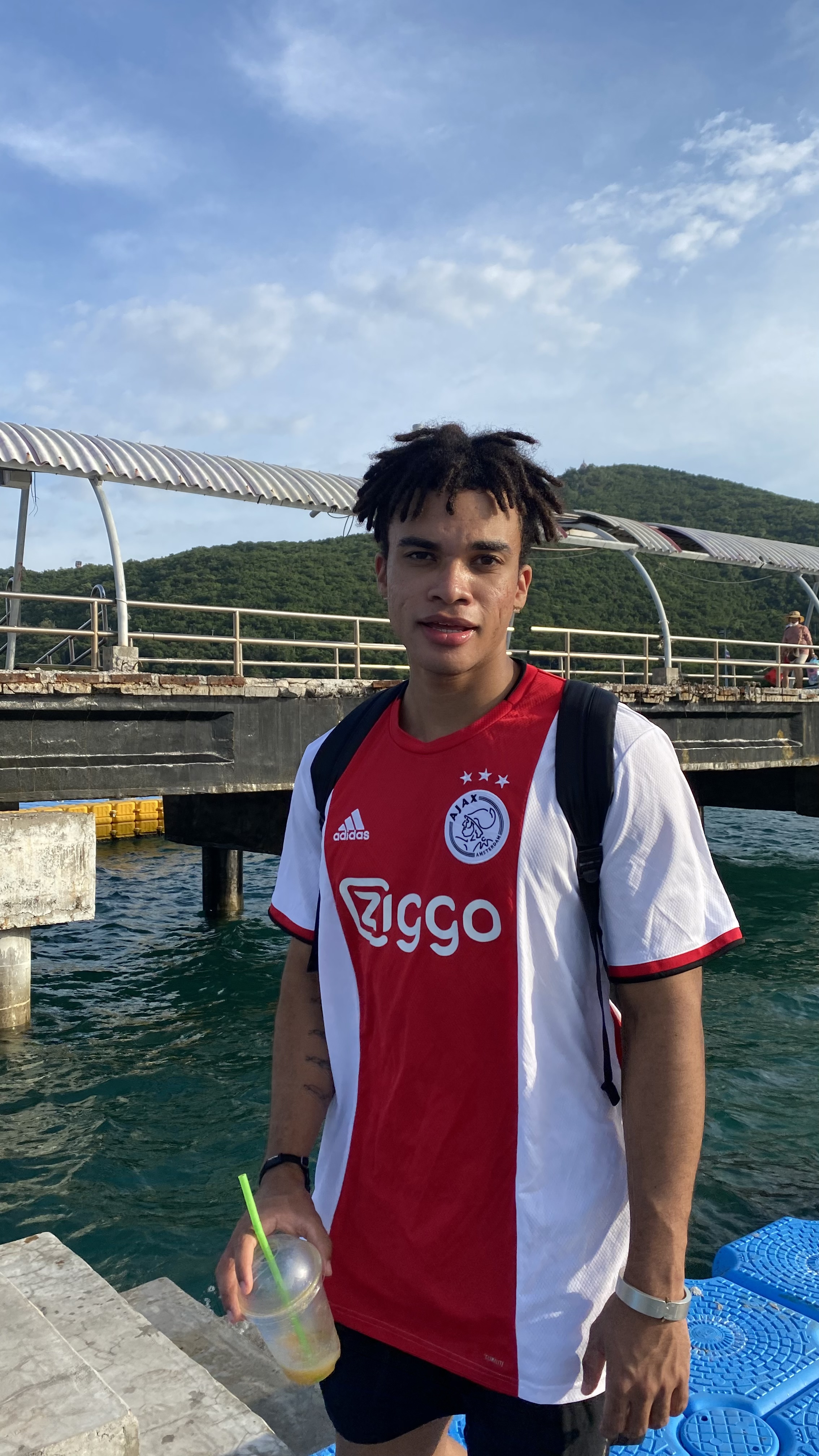 7CDD90CB F7D9 4FEE B811 49BC1E16869A