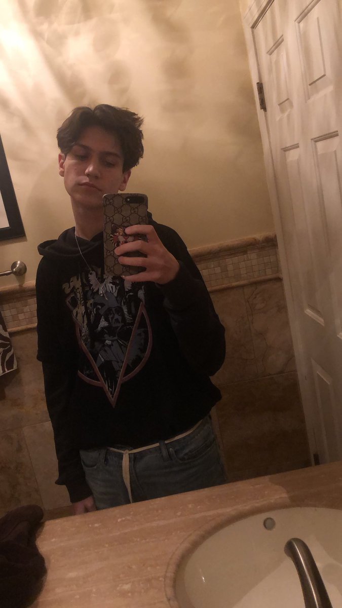 DxbID50U8AAmoDJ