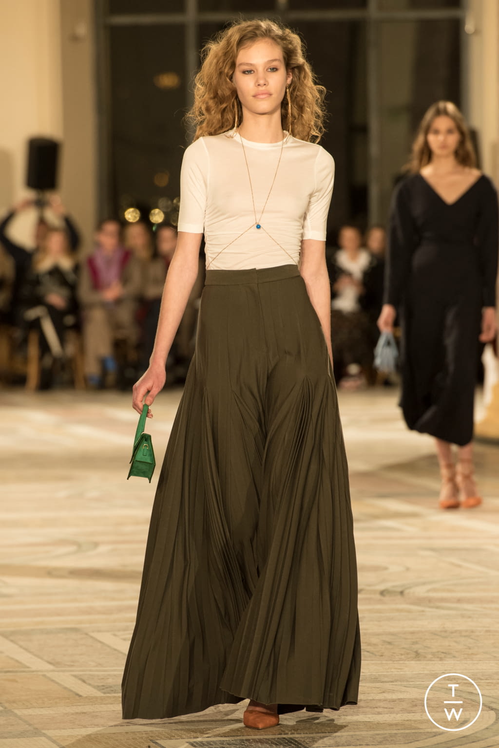 Jacquemus fw18 019 a9a3040dafd06f735daf38d87f28eb28ab7bc7