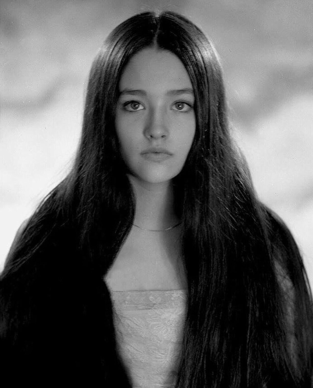 1663851017 1 mykaleidoscope ru p olivia hussey vkontakte 1
