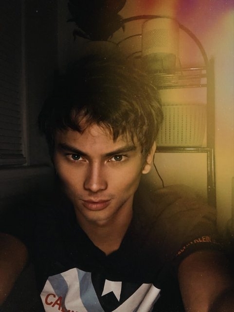 FaceApp 1669374702627