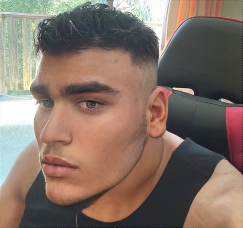 FaceApp 1669484636321