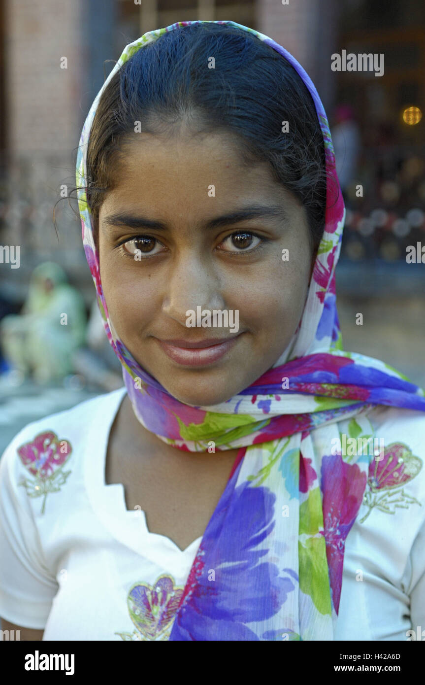India punjab amritsar golden temple girl portrait H42A6D