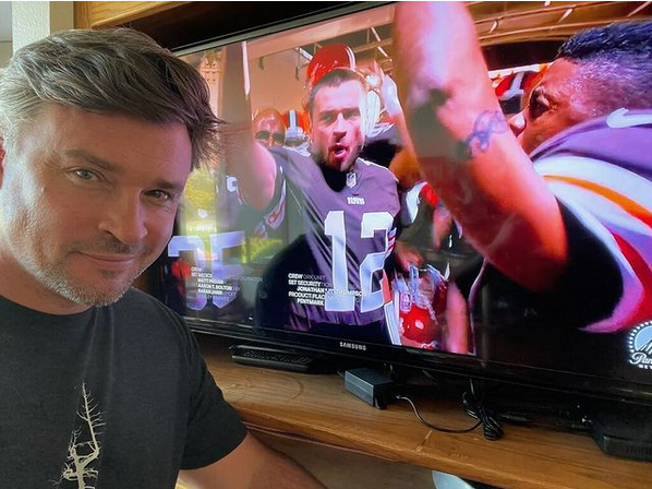 Screenshot 2022 12 12 at 17 15 30 Tom Welling su Instagram Is it football season yet gobrowns