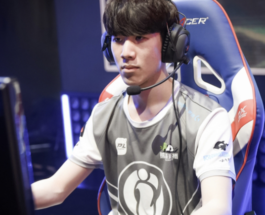 44F8E3E5 3956 4A1E BDCD 662CC918F2D7