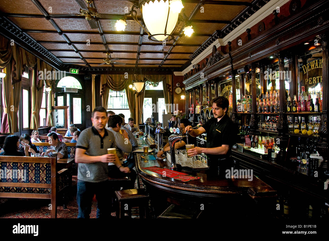 London great britain british england pub bar cafe B1PE1B