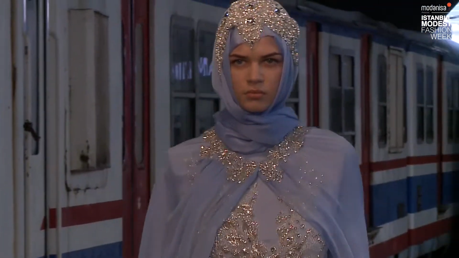IMFW 2016  LAZAZA GLCAN KAYA SS 2016 RUNWAY 2 3 screenshot 2