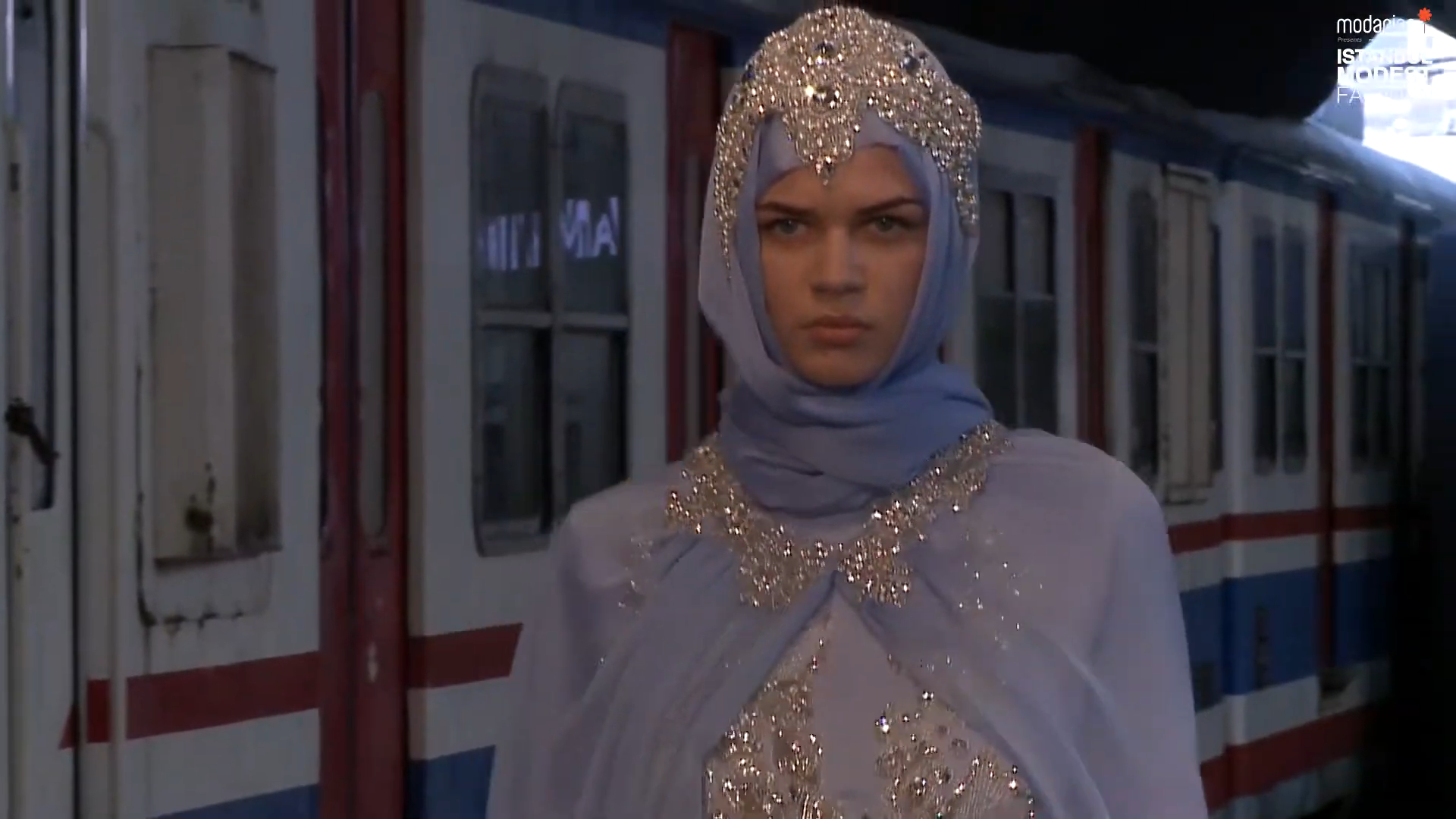 IMFW 2016  LAZAZA GLCAN KAYA SS 2016 RUNWAY 2 3 screenshot 1