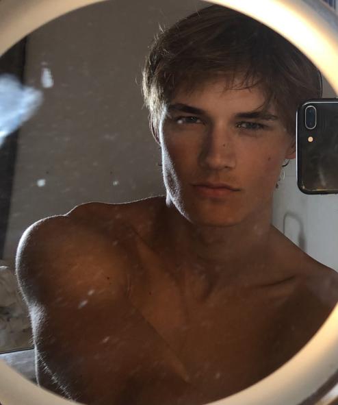 066EC2F8 A858 4AA6 9B6F 08585772D22D