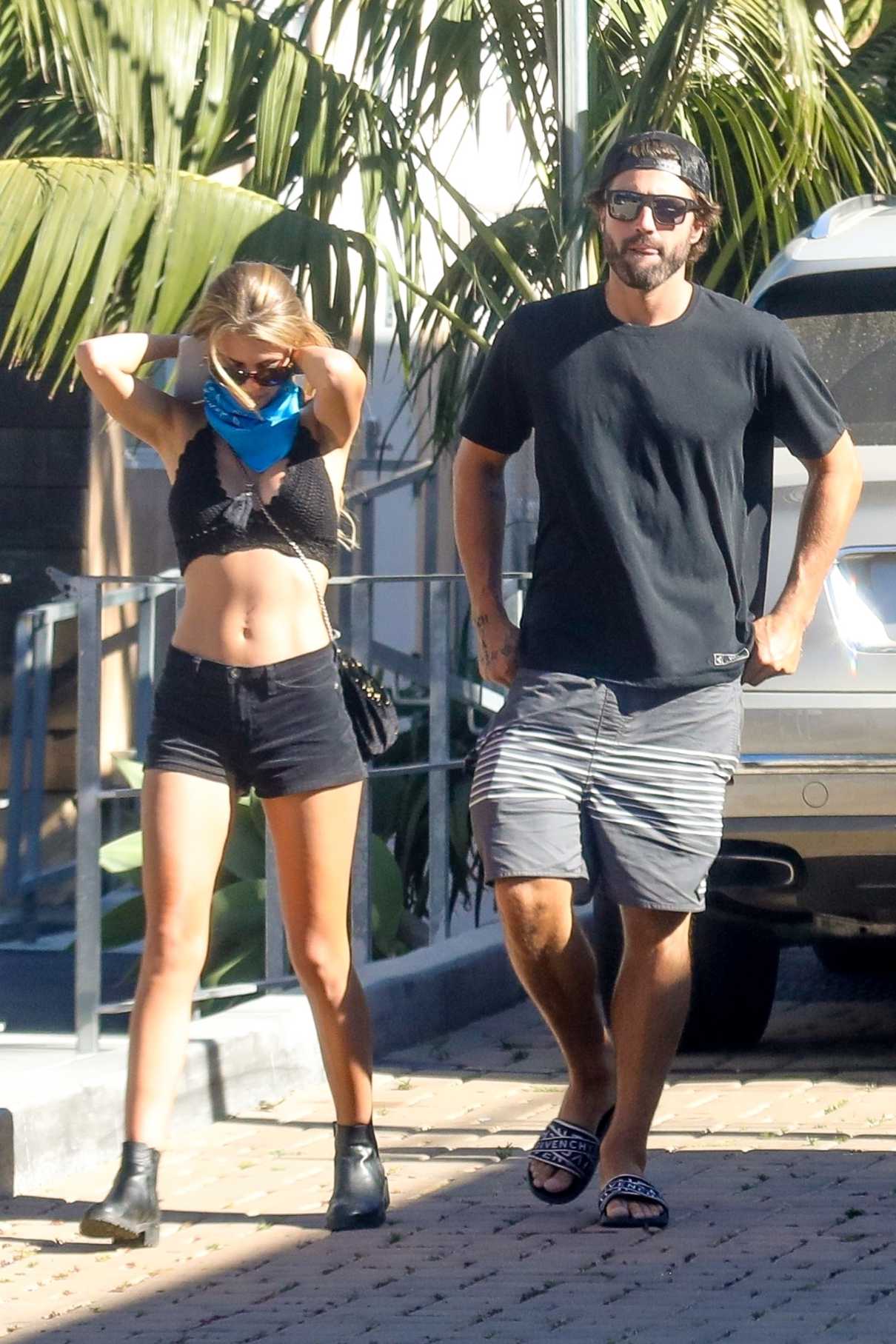 Daisy keech in a black bra leaves cafe habana out with brody jenner in malibu 06 09 2020 2